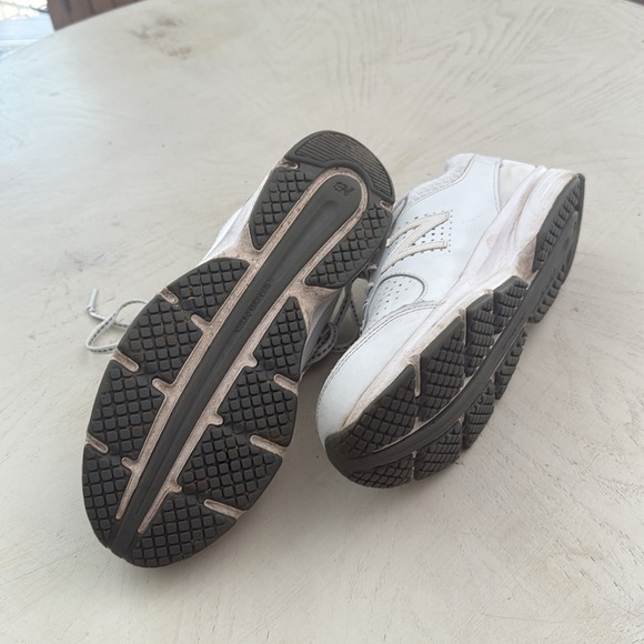 Women’s size 9 NB 411 Cush white leather sneakers - Picture 5 of 6